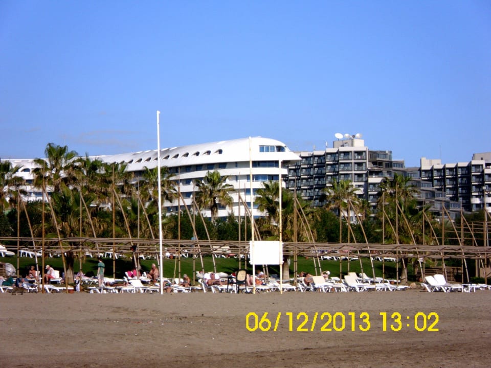 Blick auf das Nachbarhotel Fame Residence Lara & Spa