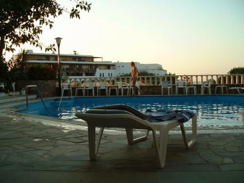 Poolansicht am Abend Albatros Spa & Resort Hotel