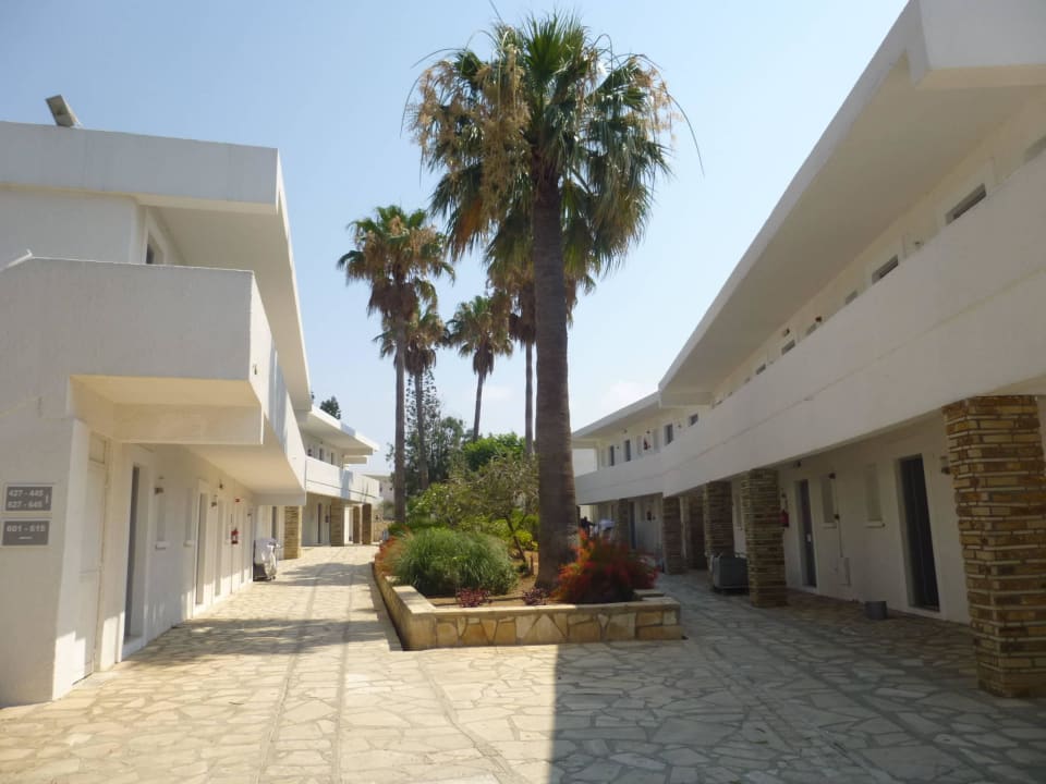 Der Weg zum Zimmer Hara Nissi Beach