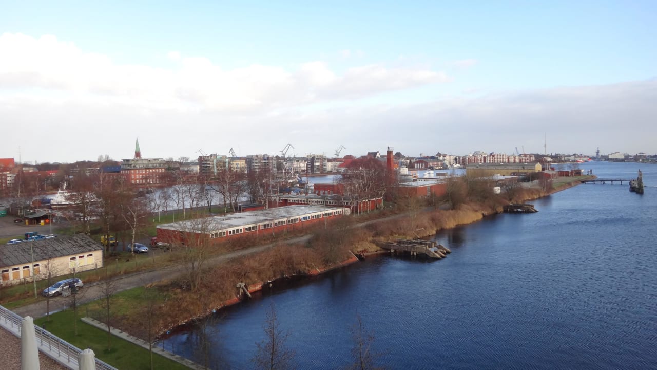 Über Binnenhafen Blick auf Wilhelmshaven ATLANTIC Hotel Wilhelmshaven
