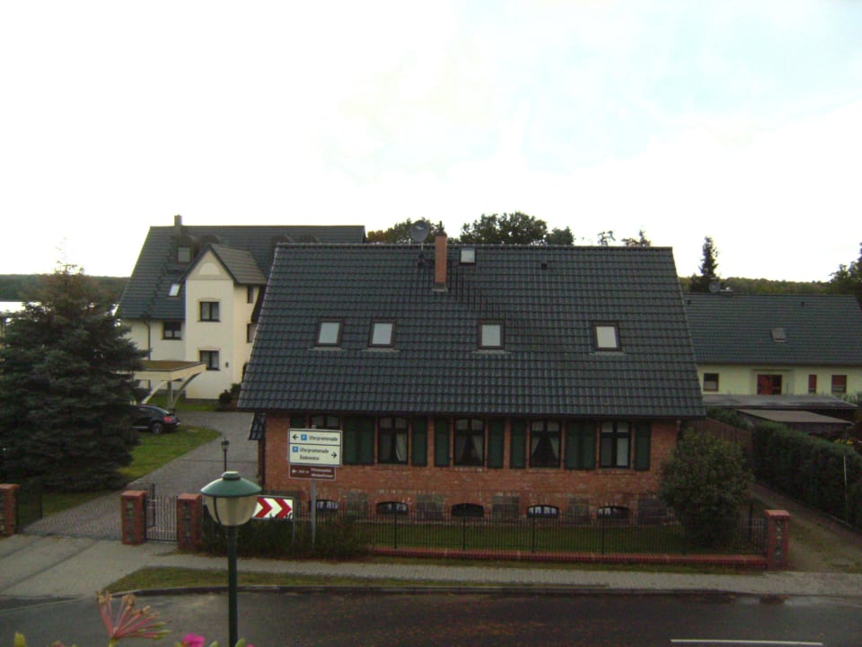 Blick vom Balkon nach vorn (links hinten See) Hotel Pension Poppe