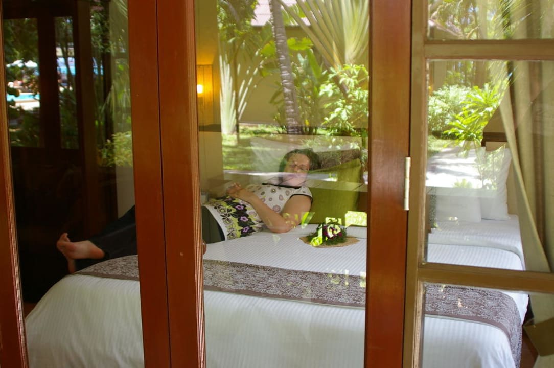 Schlafraum vom Balkon aus NH Collection Samui Peace Resort