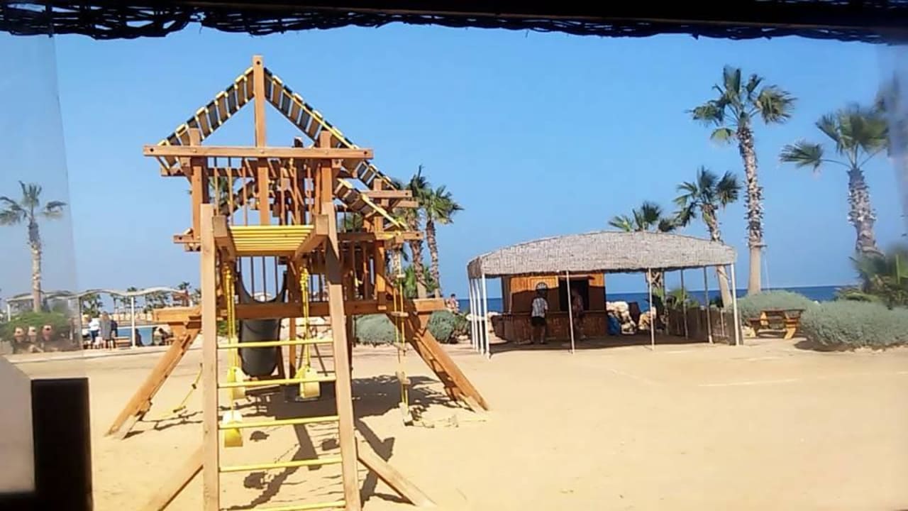 Es gibt 1 kleinen Kinderspielplatz. Keine Wasserrutschen Pickalbatros Citadel Resort