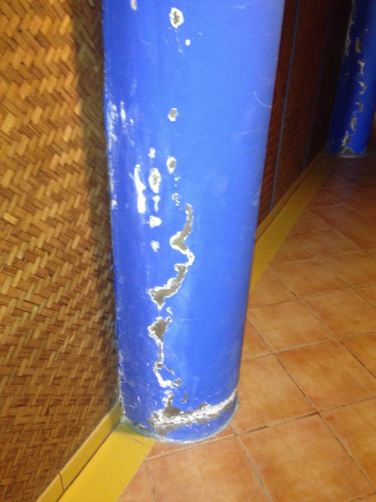 Kaputte Säulen in den einzelnen Stockwerken Club Hotel Drago Park