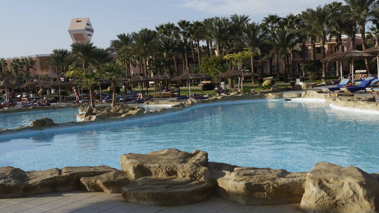 Einer von vielen Pools Beach Albatros Resort