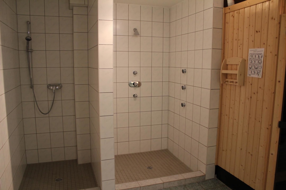 Duschen in der Sauna Müritz Landhotel Grüner Baum