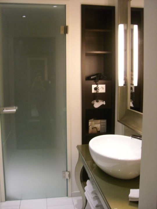 Sehr schönes Badezimmer Steigenberger Hotel Herrenhof