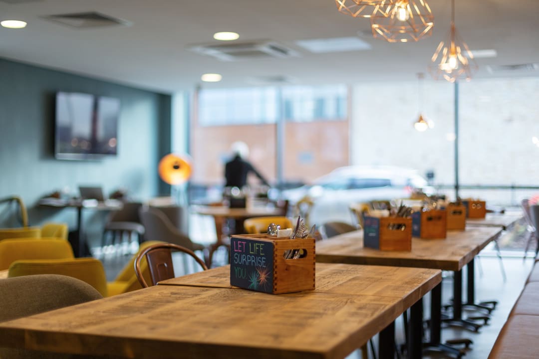 Gastro Holiday Inn - the niu, Loom Manchester North