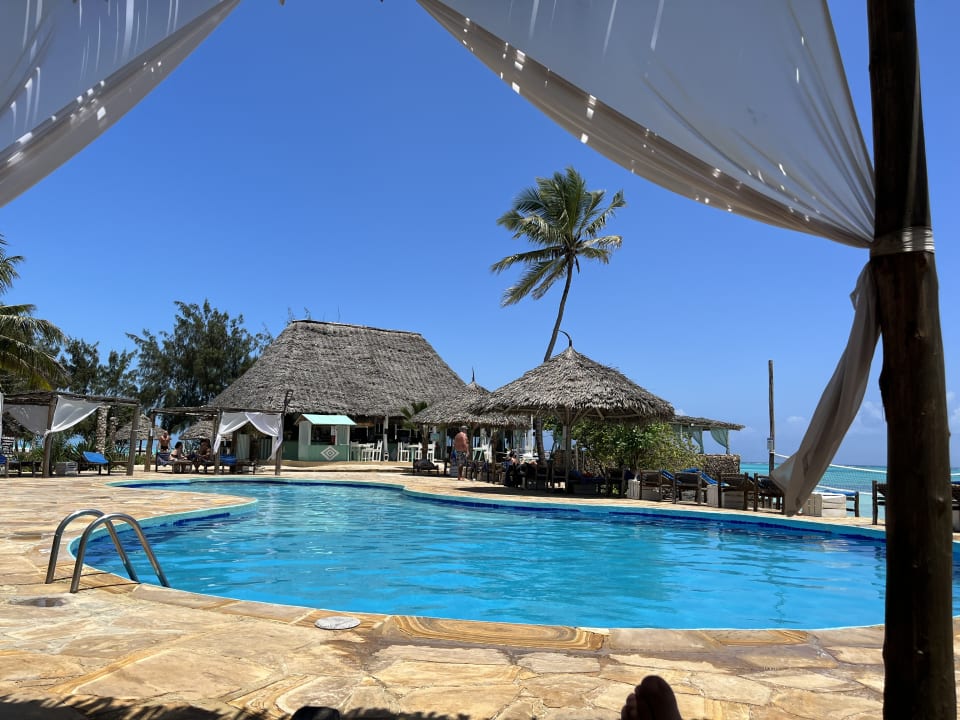 Pool Reef & Beach Resort