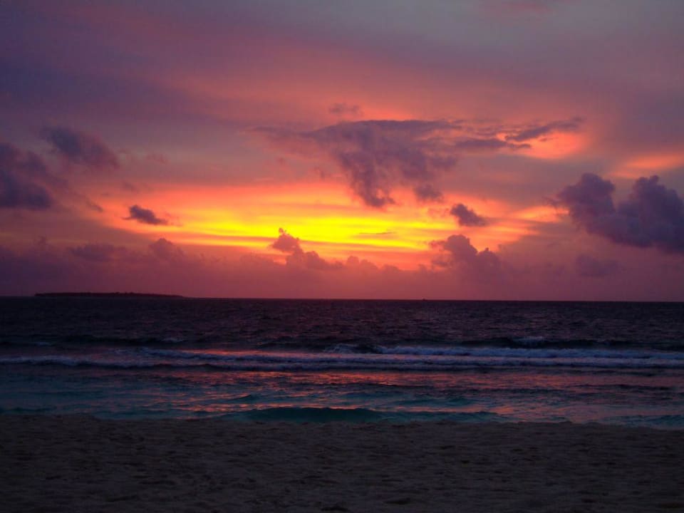 Was für ein Sonnenuntergang! NH Collection Maldives Reethi Resort