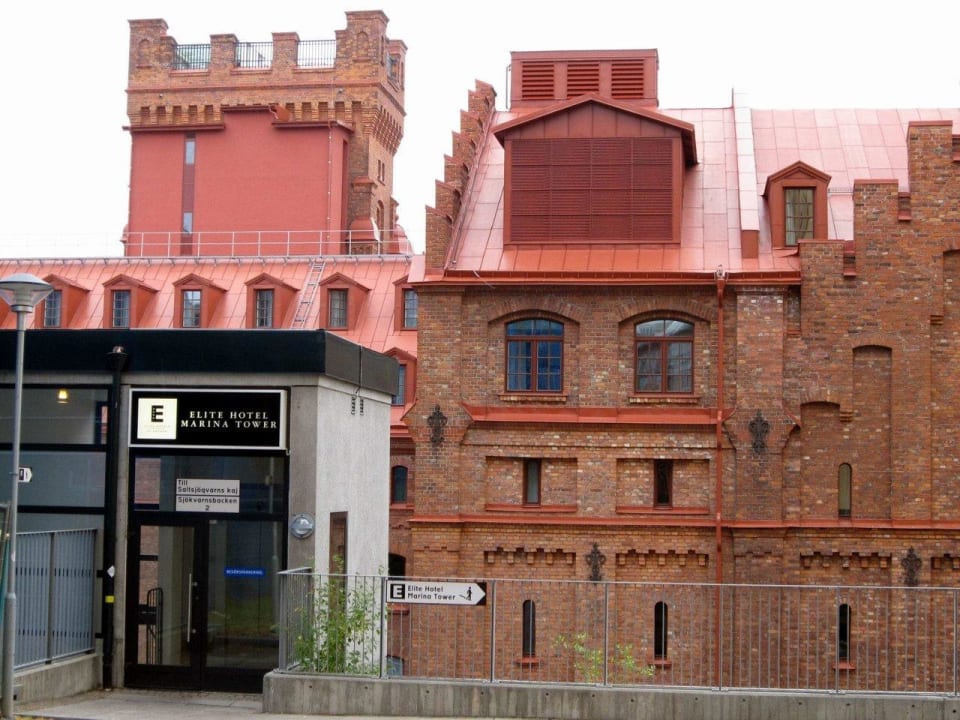 Lift from the road Hotel Elite Marina Tower