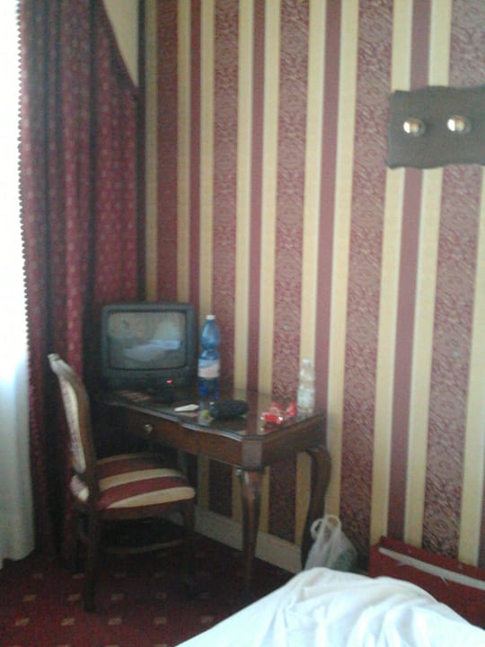 TV Hotel Belle Epoque