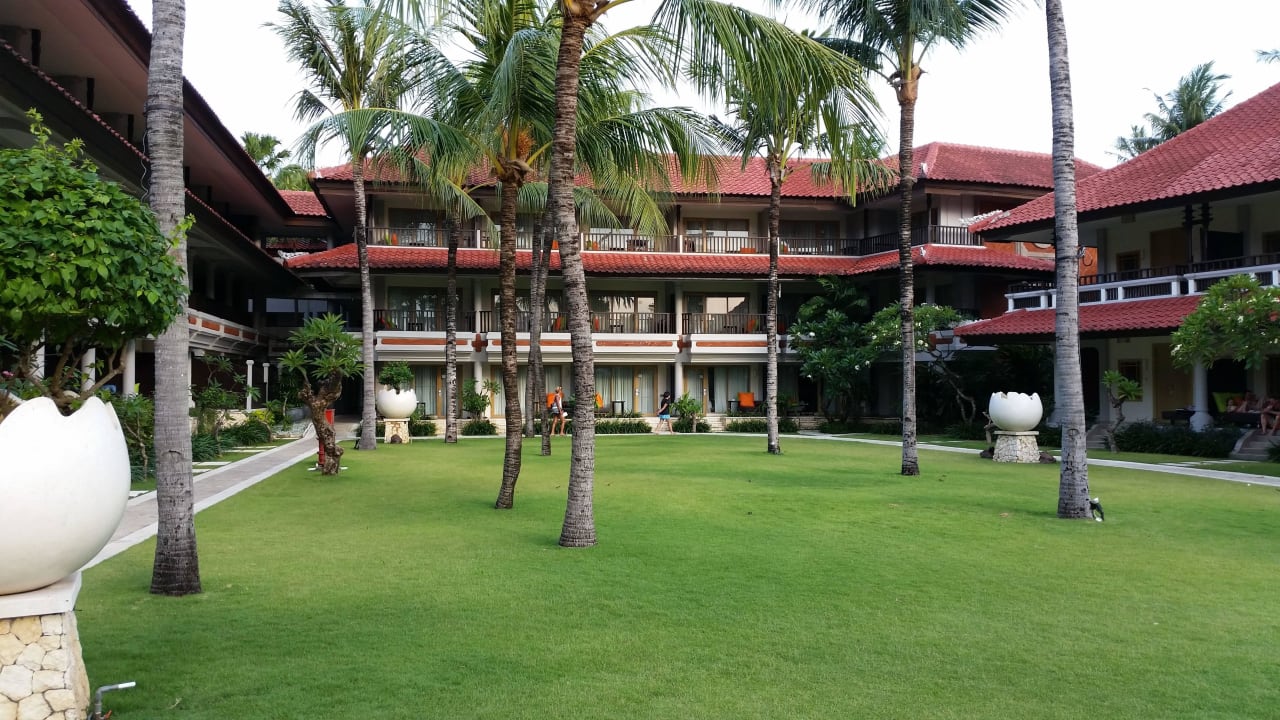 Ogród Holiday Inn Resort Baruna Bali
