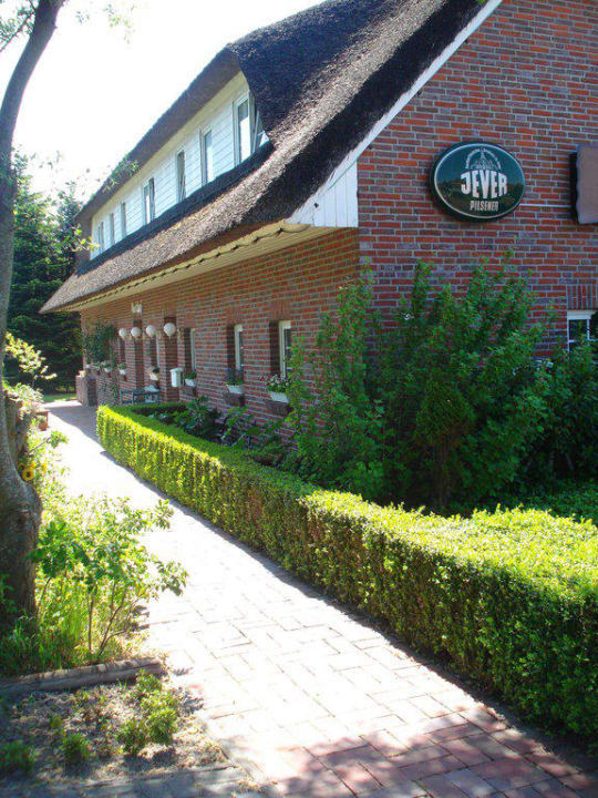 Weg zum Eingang  Hotel Friesenhof