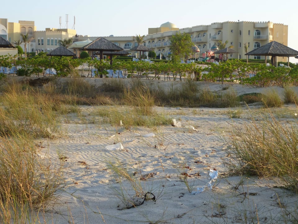 Plastikmüll bis zum Ende unseres Urlaubes Wyndham Garden Salalah Mirbat