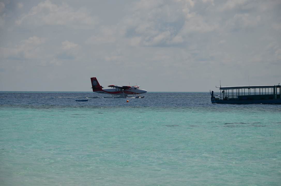 Wasserflugzeug Biyadhoo Island Resort