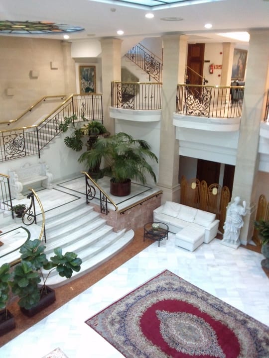 Treppe zur Bar und Frühstücksbuffet Bordoy Continental Palma