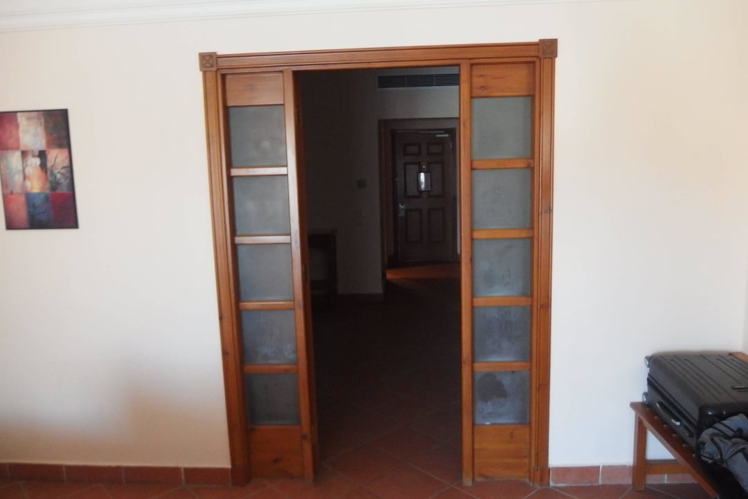 Vom Wohn / Schlafraum in Richtung Eingang Charmillion Gardens Aquapark