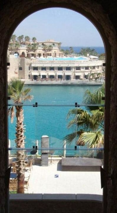 Blick aus der Lobby auf den Hafen Pickalbatros Citadel Resort