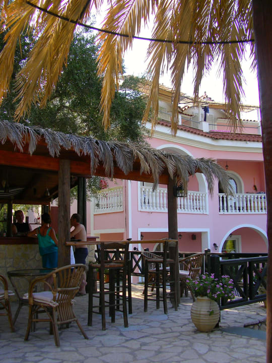 Poolbar Kyprianos Studios & Apartments