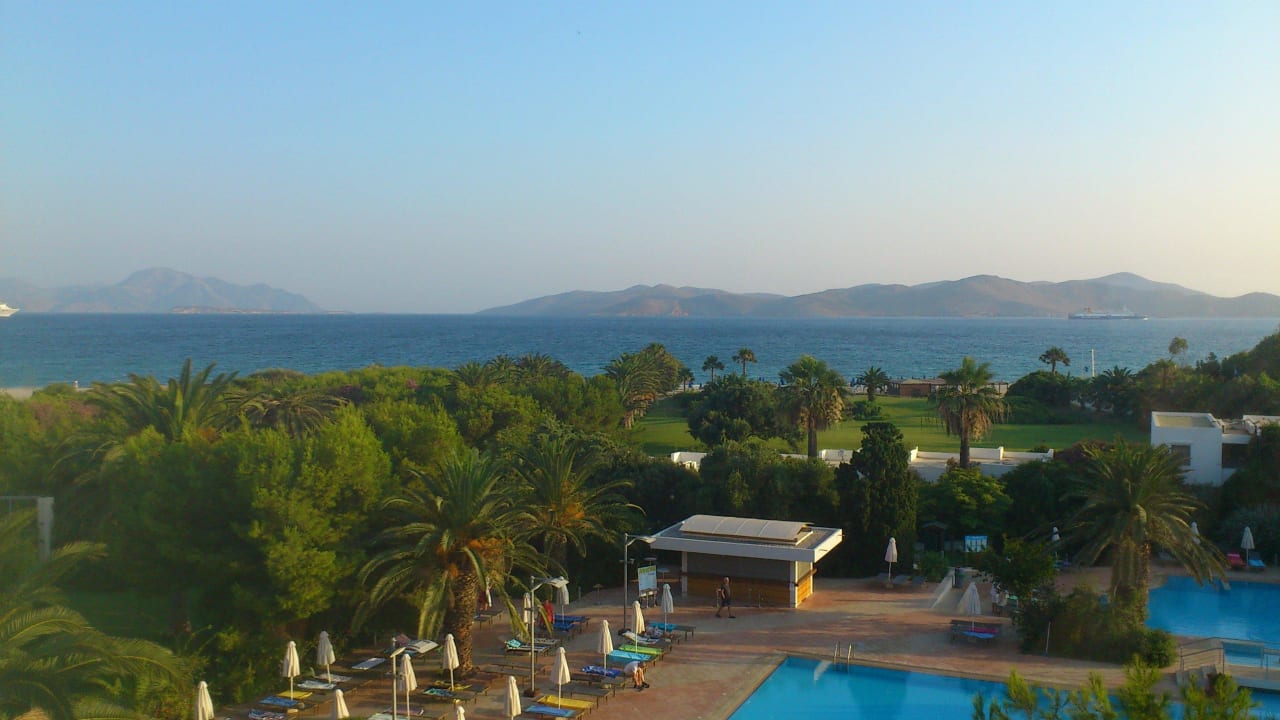Ausblick aus unserem Zimmer, direkt auf das Meer Caravia Beach Hotel
