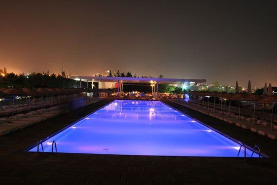 Pool bei Nacht Hotel SU & Aqualand