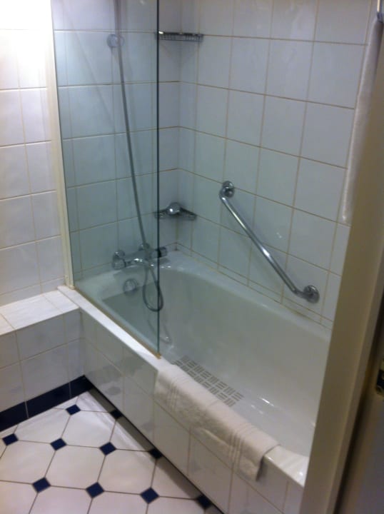 Badewanne, halb offen/zu Pentahotel Brussels City Centre