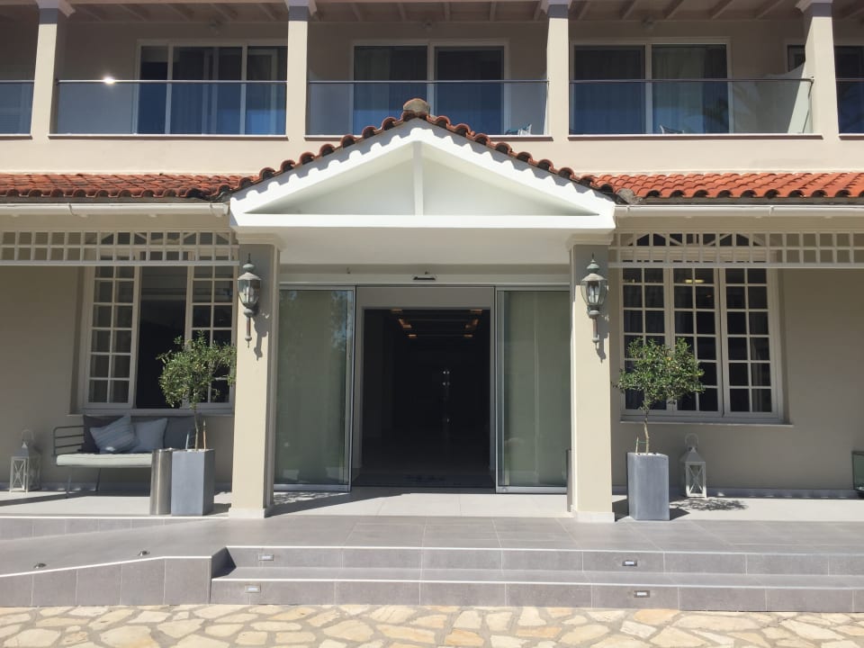 Außenansicht Acharavi Beach Hotel