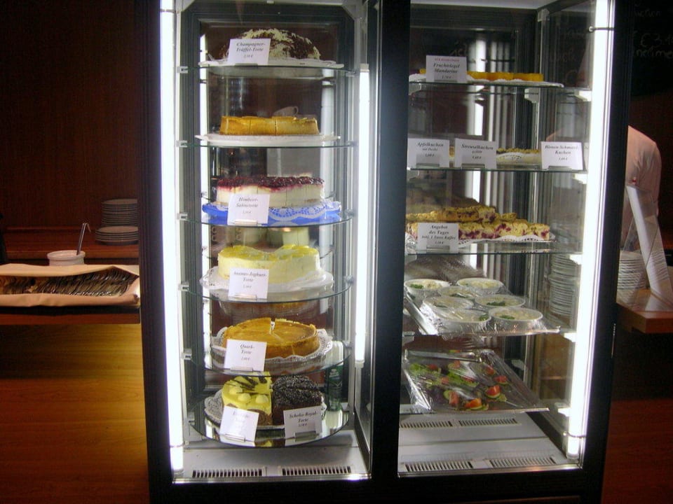 Kuchenbuffet am Nachmittag AHORN Hotel Am Fichtelberg