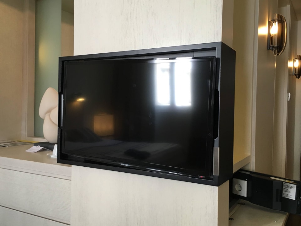 TV  Rocco Forte Villa Kennedy