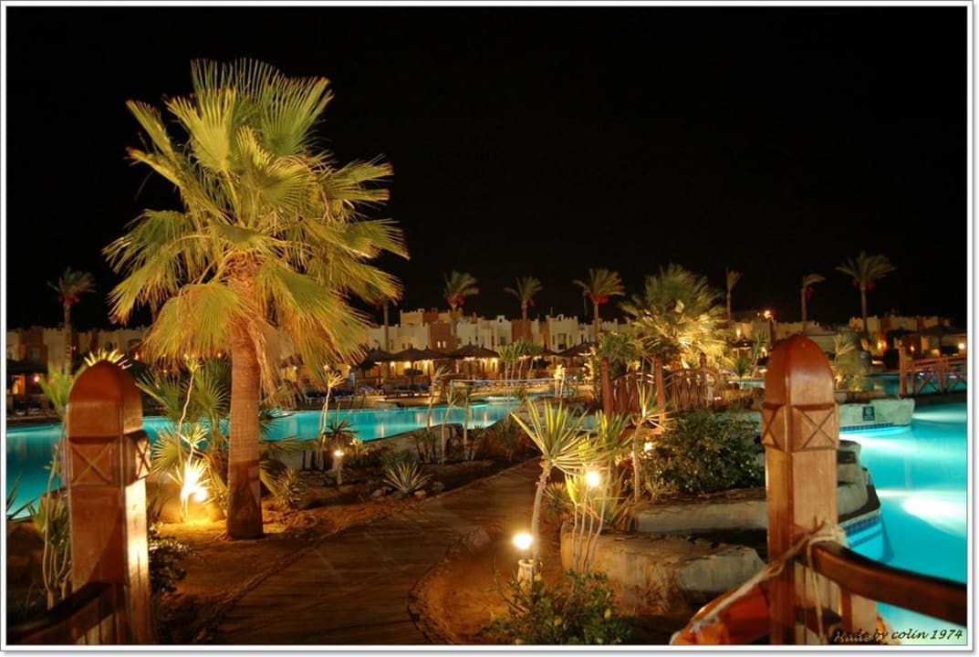 Baseny główne nocą SUNRISE Royal Makadi Resort