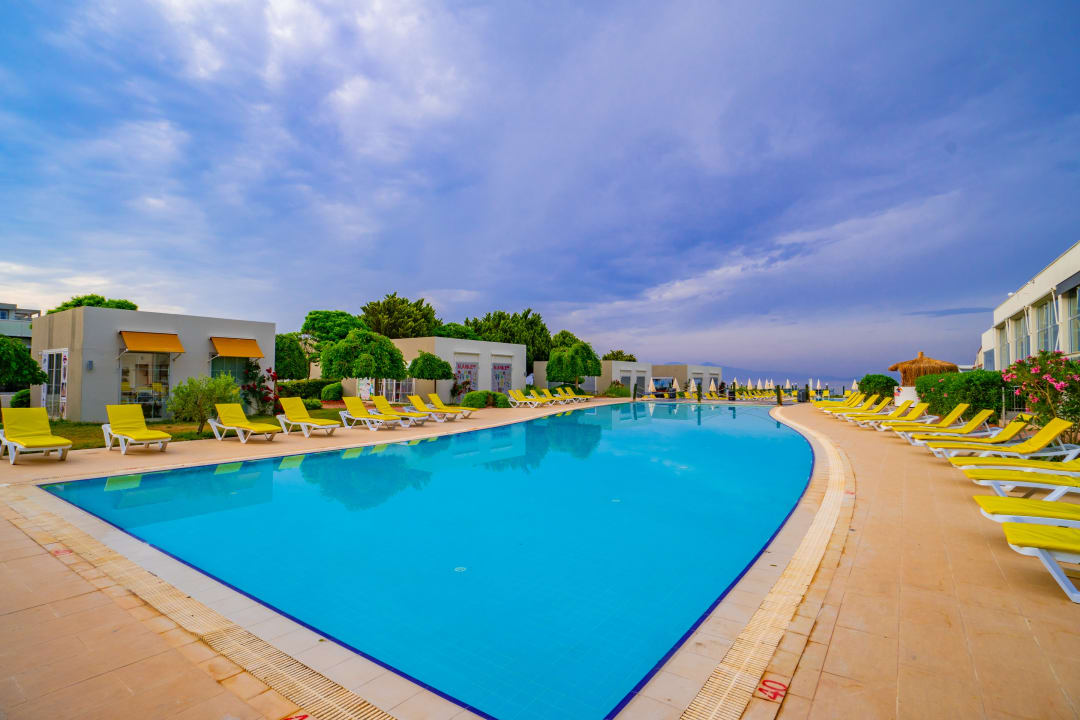 Pool Karya Family Resort  All Inclusive