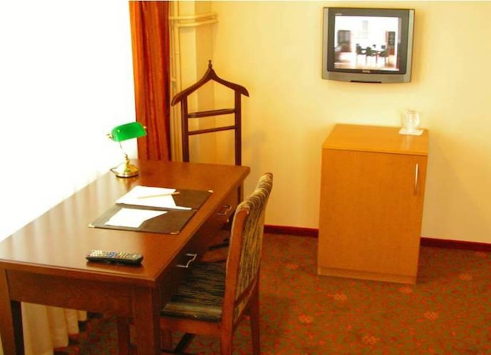 Schreibecke im Zimmer Hotel Yafeya