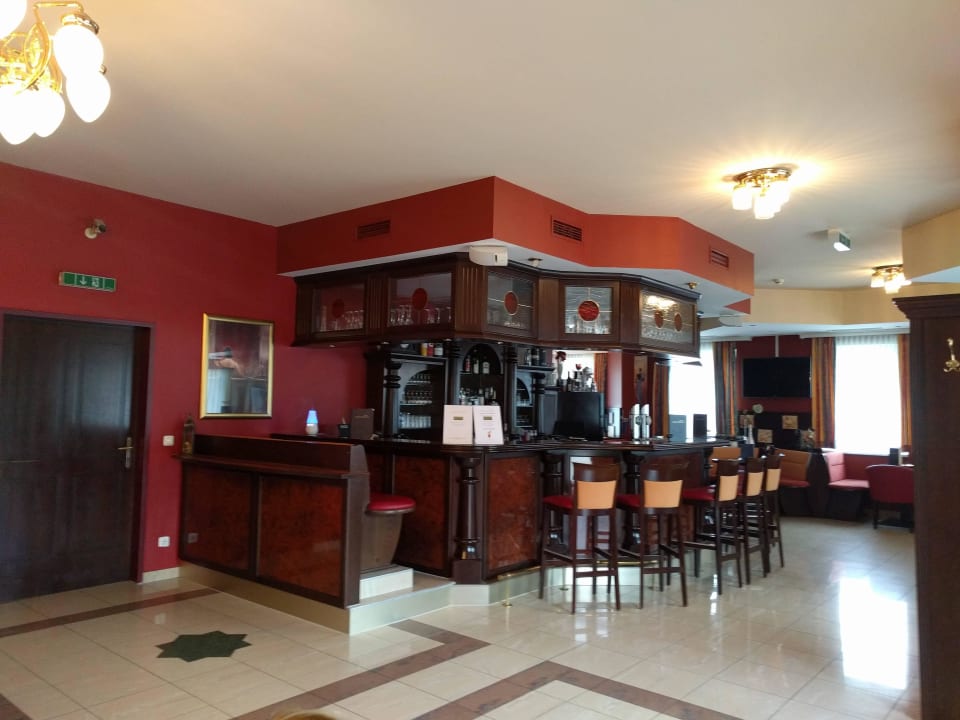 Die Bar gleich bei der Rezeption Schlössl Hotel Kindl