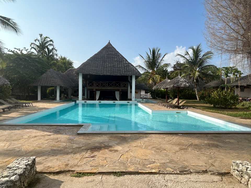 Pool Karafuu Beach Resort & Spa