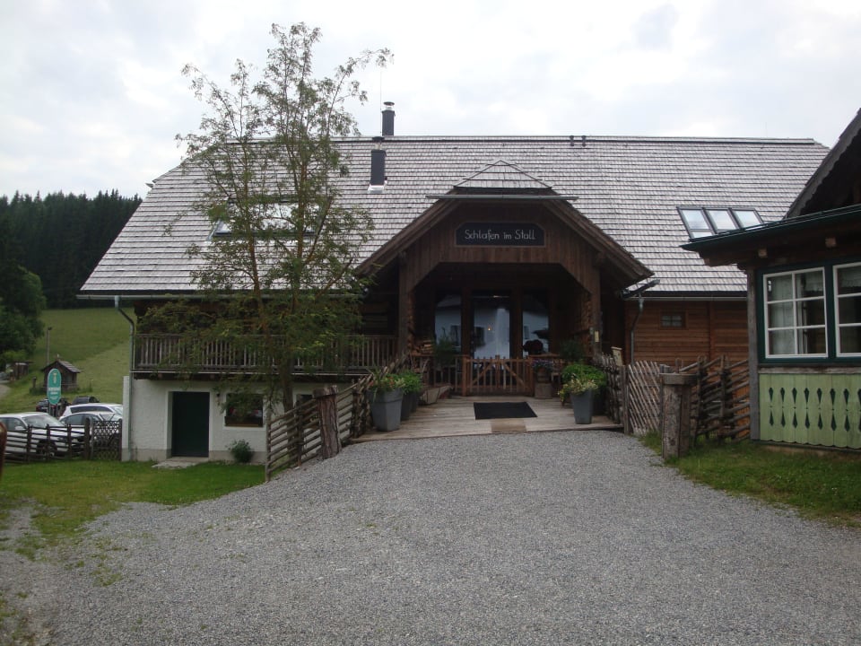 Blick zum Eingang Schlafen im Stall beim Steirereck am Pogusch