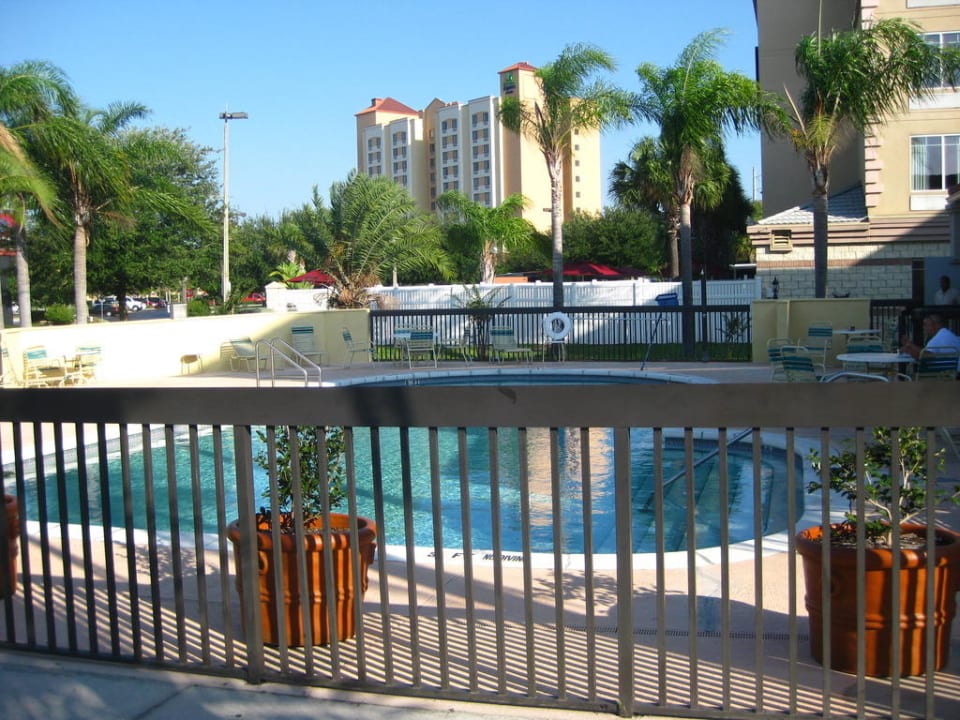 Kleine Poolanlage La Quinta Inn & Suites by Wyndham Orlando Universal area