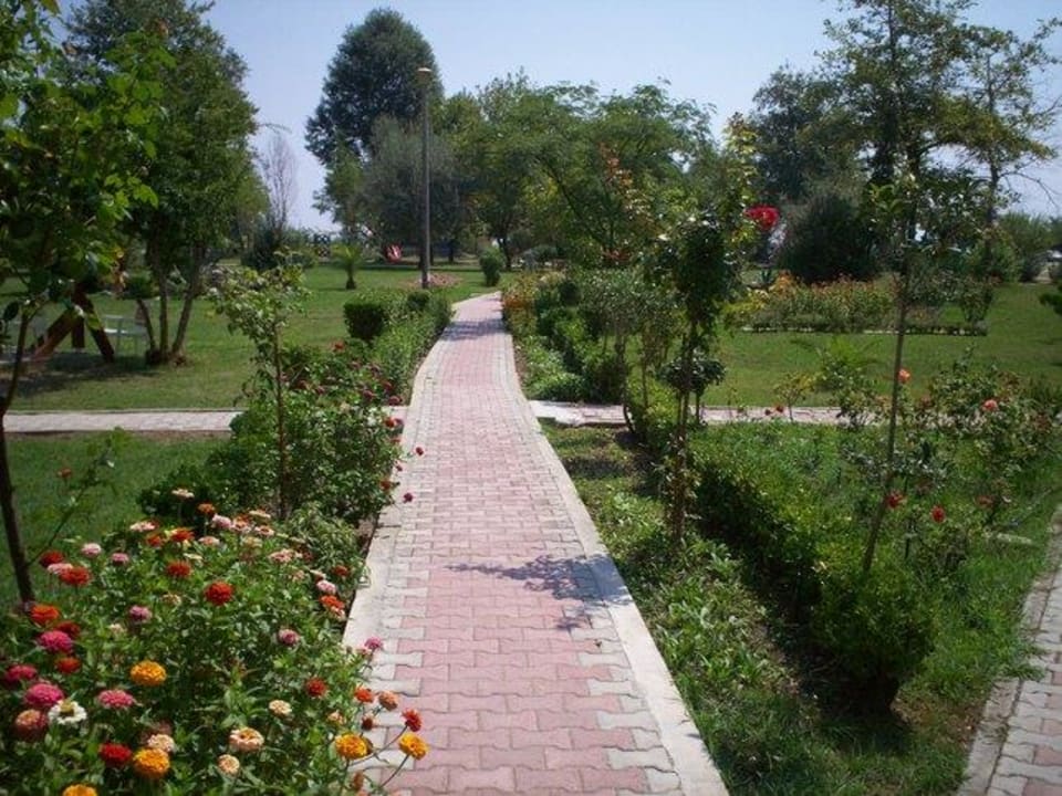 auch der Weg zum Meer Olympian Bay Grand Resort