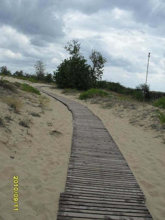 Steg zum Strand durch die Dünen Nessebar Beach Hotel