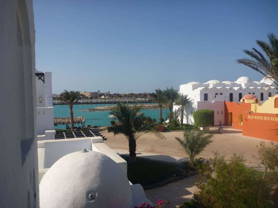 Blick von unserem Zimmer auf den Hotelstrand Arabella Azur Resort