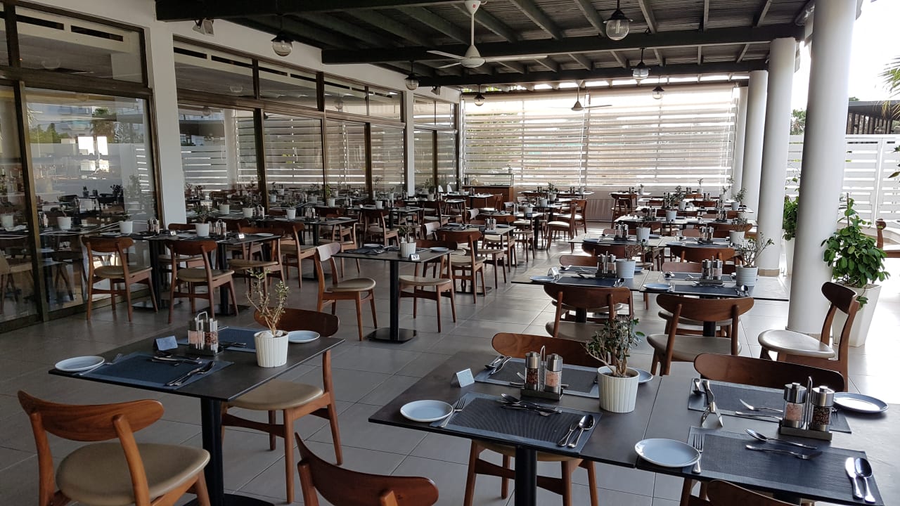 Gastro Crystal Springs Beach Hotel