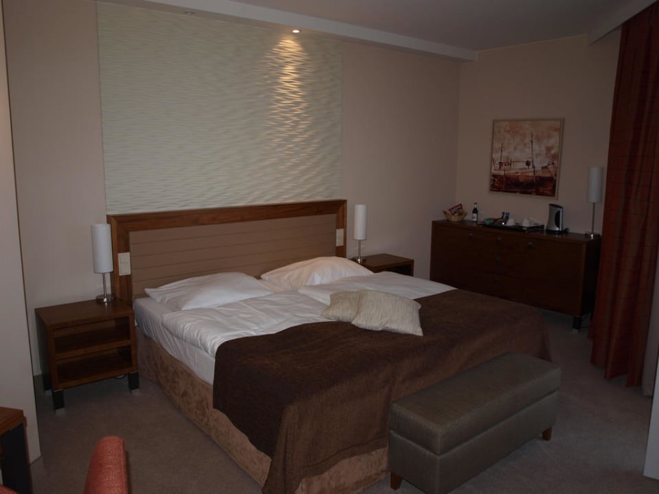 Das Bett der Juniorsuite Lindner Hotel Boltenhagen, part of JdV by Hyatt