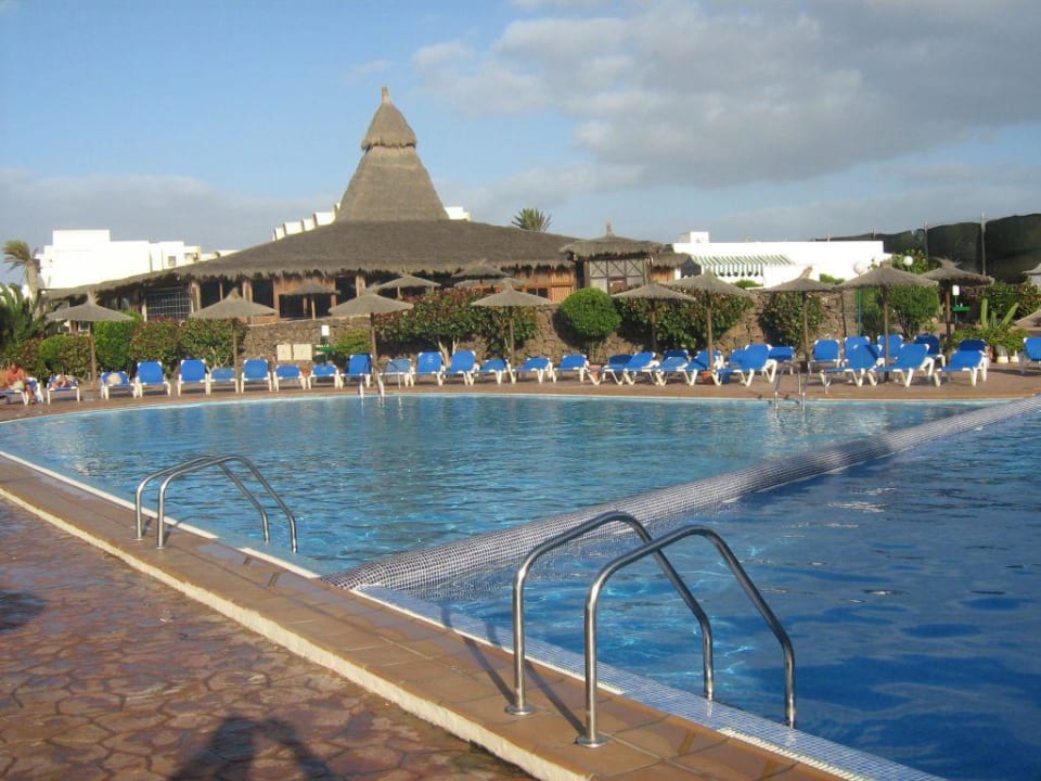 Der Pool mit Pool-Bar SBH Hotel Royal Monica