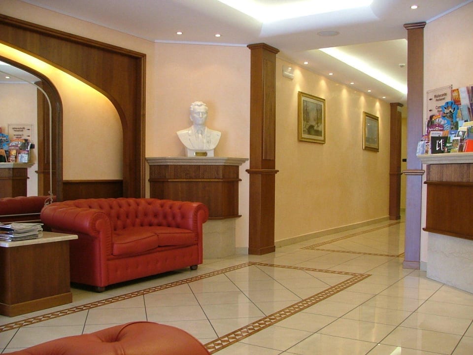 Hall Hotel Gardenia