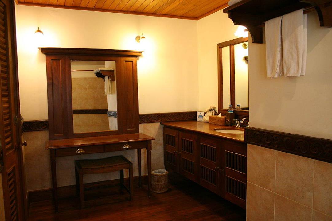 Teil des geräumigen und großzügigen Bades Hotel Inle Lake View Resort