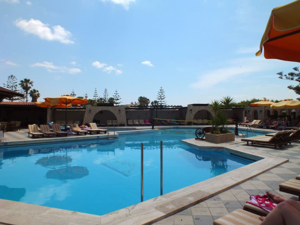 Basen Gaia Garden Hotel