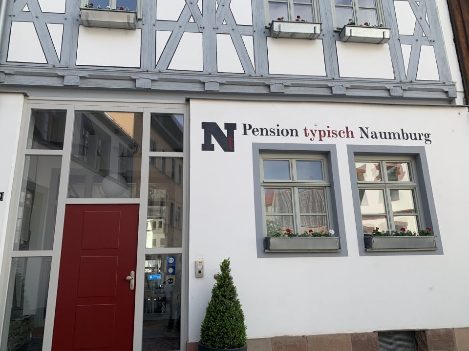 Außenansicht Pension typisch Naumburg