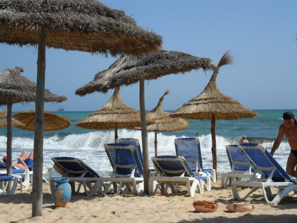 Liegen und Schirme Diar Lemdina Hotel