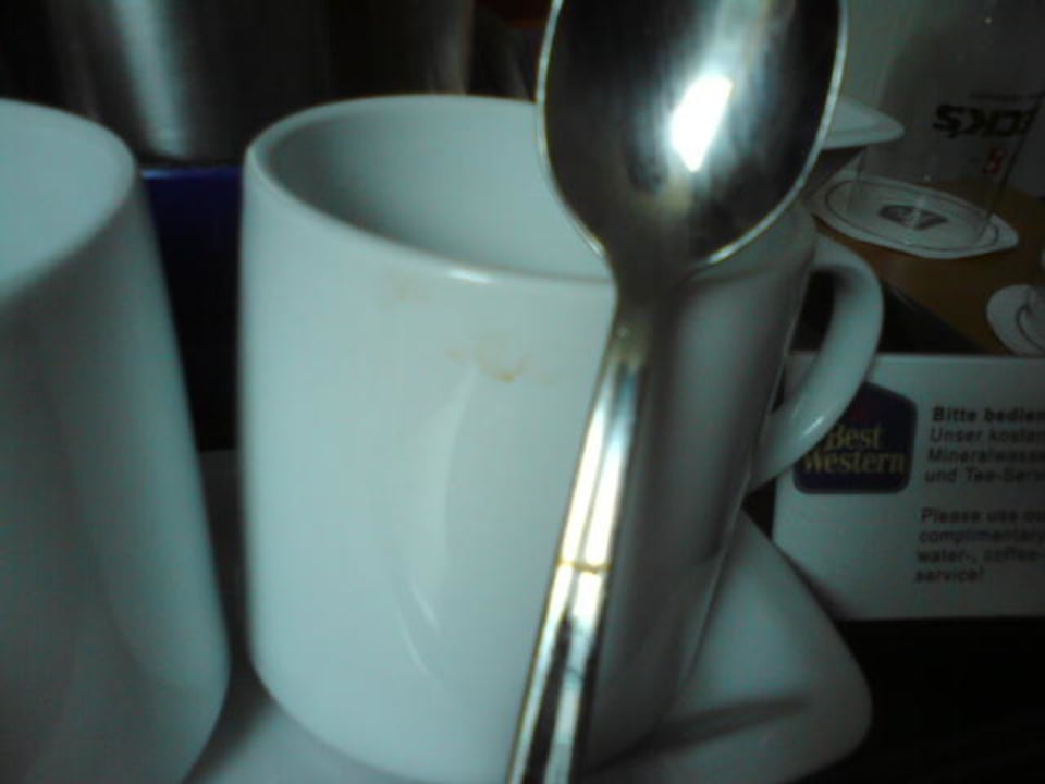 Tasse und Löffel dreckig Hotel Kiel by Golden Tulip