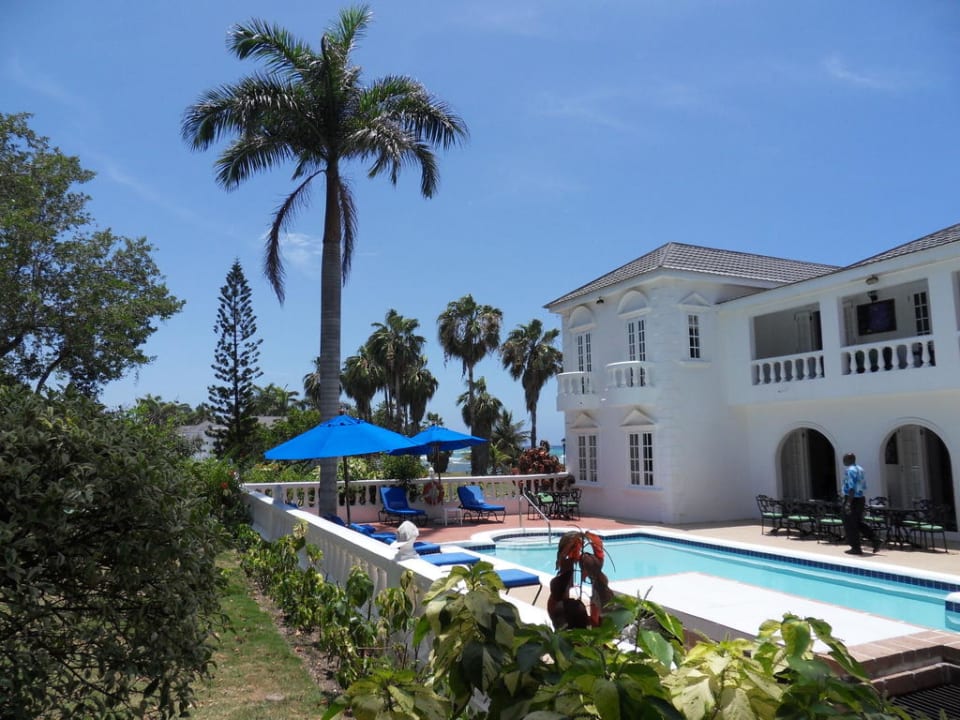 Außen um die Villa Half Moon